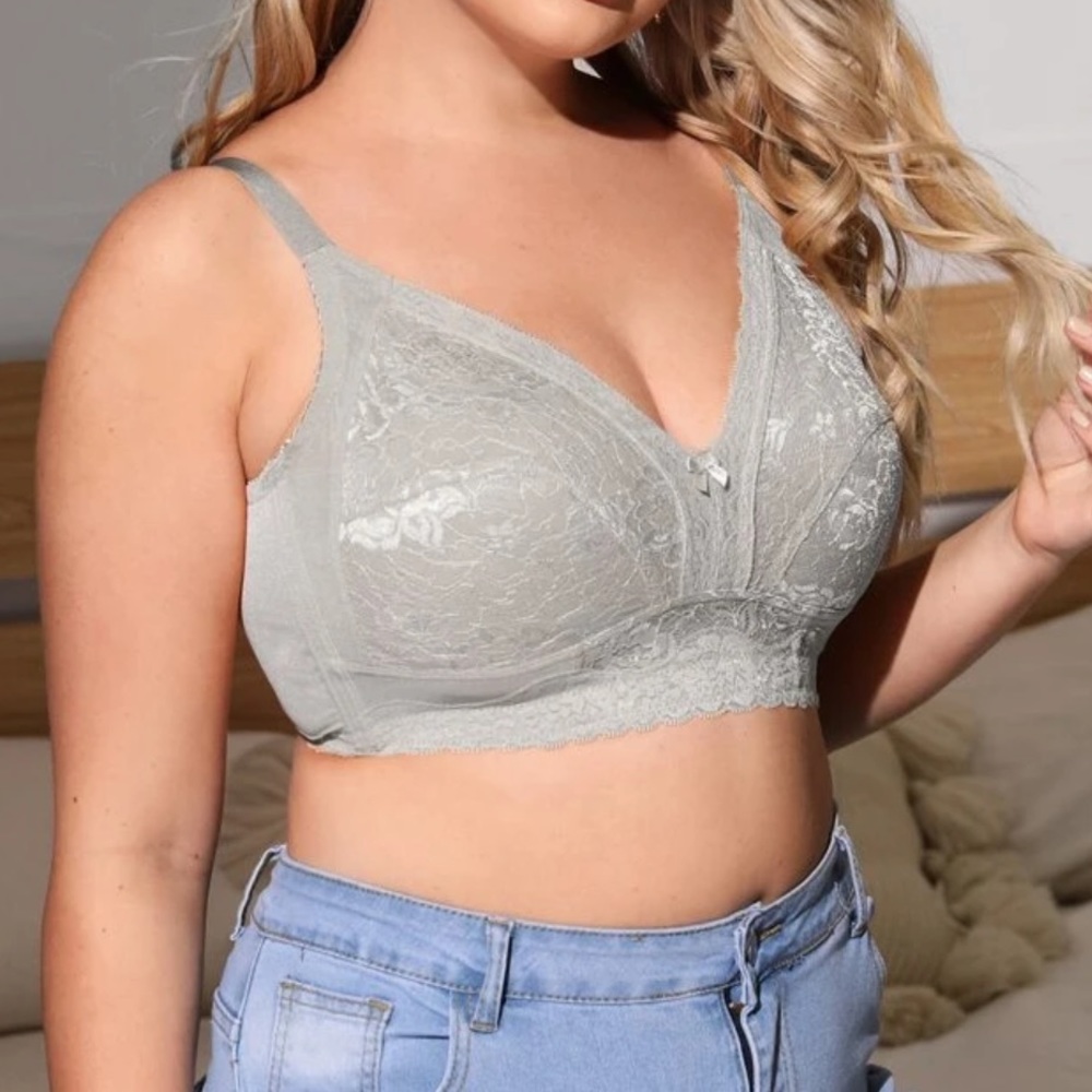 Super cute lacy gray bra from Shein.